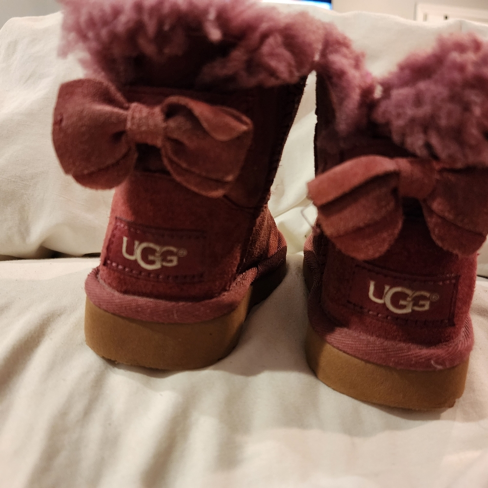 Burgundy size 6 toddler uggs bow on Back